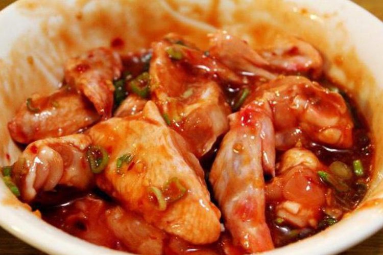 Adobo para brochetas de alitas de pollo