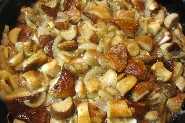 Setas porcini fritas en sartén