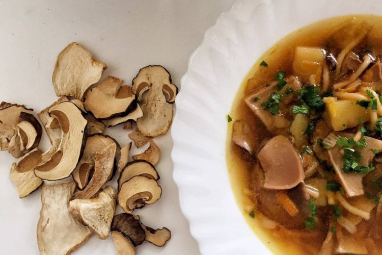 Sopa de setas porcini secas