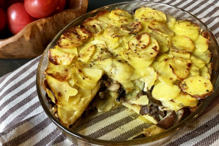 Patatas con setas porcini y queso al horno