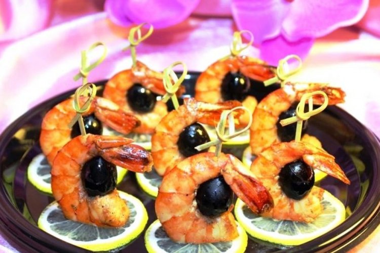 Canapés de camarones marinados