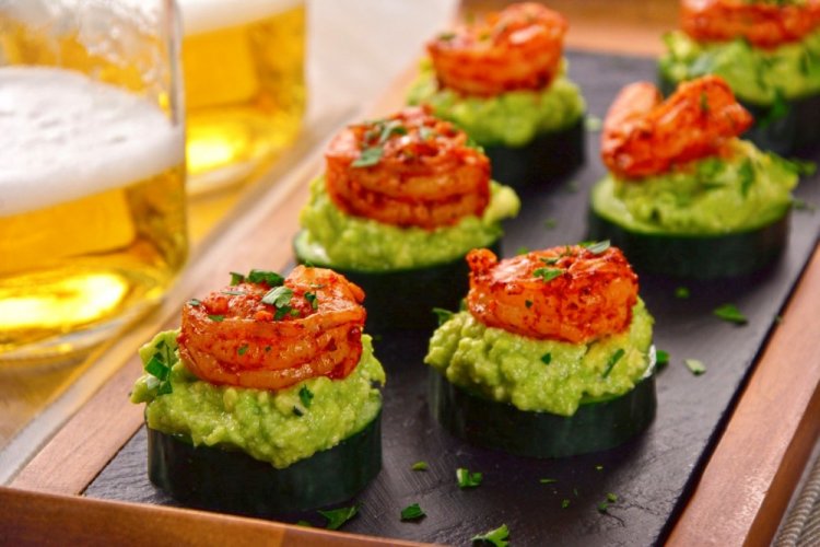 Canapés de camarones y guacamole