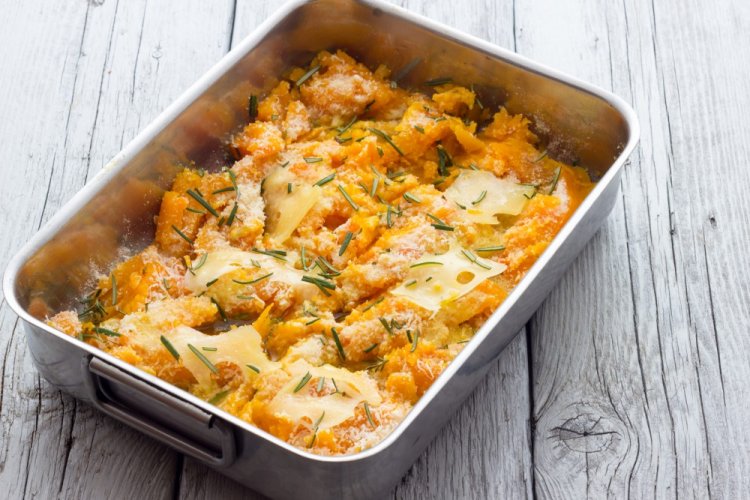 Gebackener Kürbis mit Käse überbacken