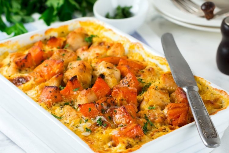 Kürbis mit Huhn im Ofen