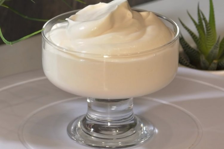 Soufflé de yogur para tarta