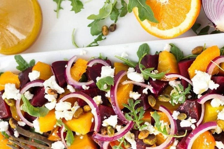 Ensalada navideña con remolacha y mandarinas