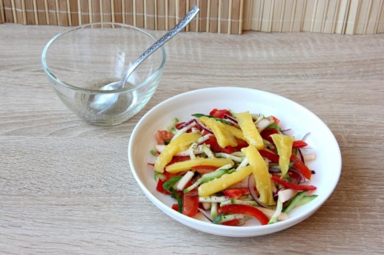 Mango and Zucchini Salad