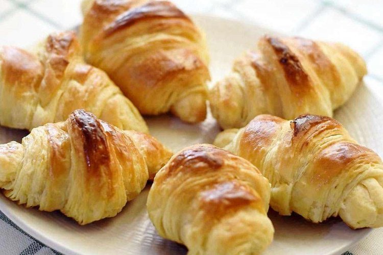 Puff Pastry Croissants with Cottage Cheese