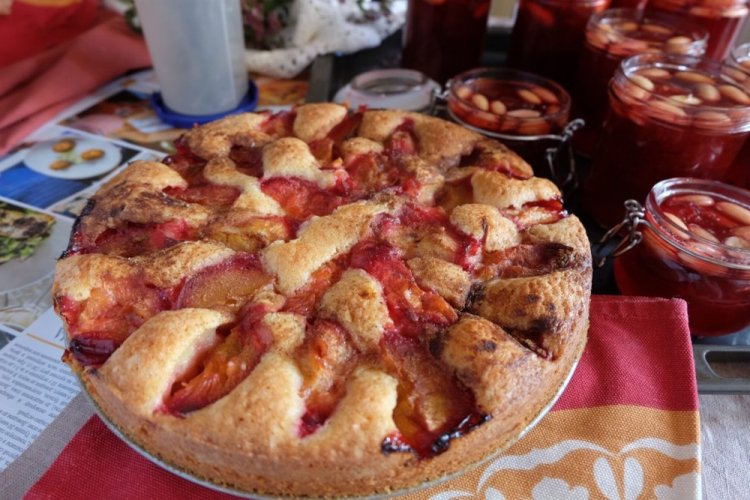 Pflaumenkuchen mit Reismehl und Kefir