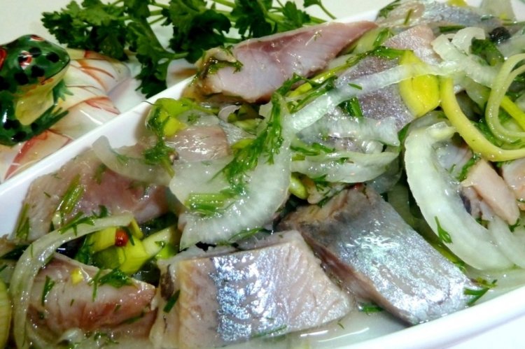 Würziger Hering mit Zwiebeln und Wodka