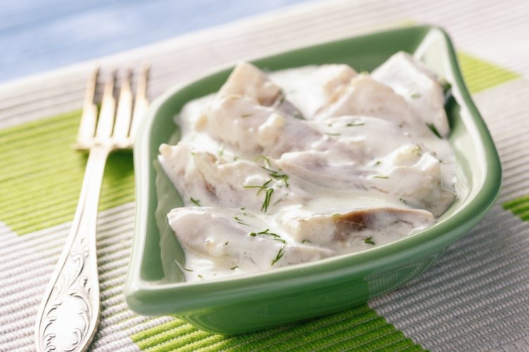 Hering mit Zwiebeln in Mayonnaise
