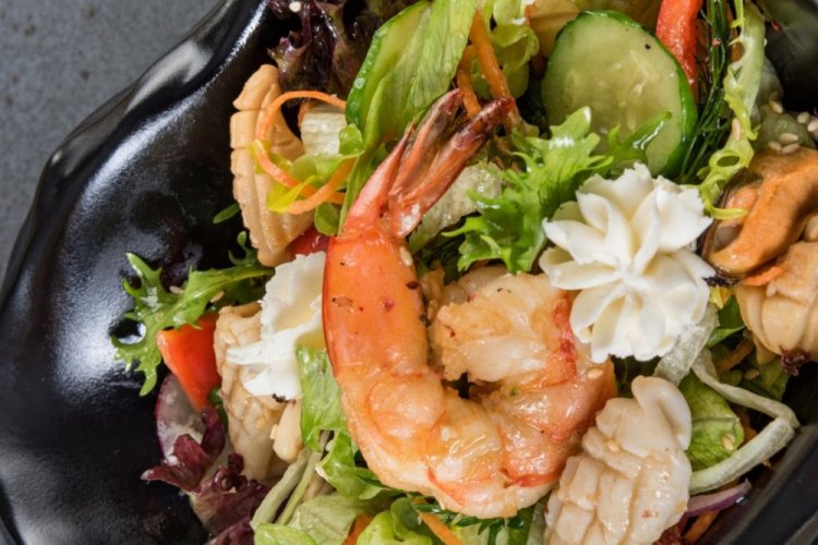 Meeresfrüchtesalat zum Abendessen