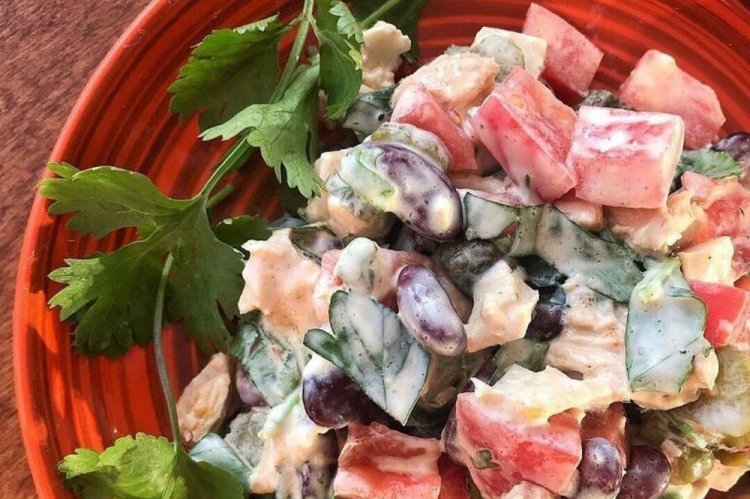 Sättigender gesunder Salat mit Bohnen