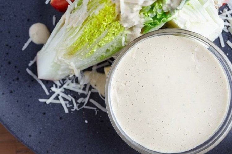 Aderezo para Ensalada César con mayonesa y crema agria