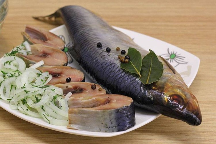 Gesalzener Hering mit Piment und Nelken