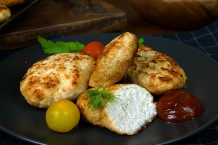 Albóndigas de pollo con requesón