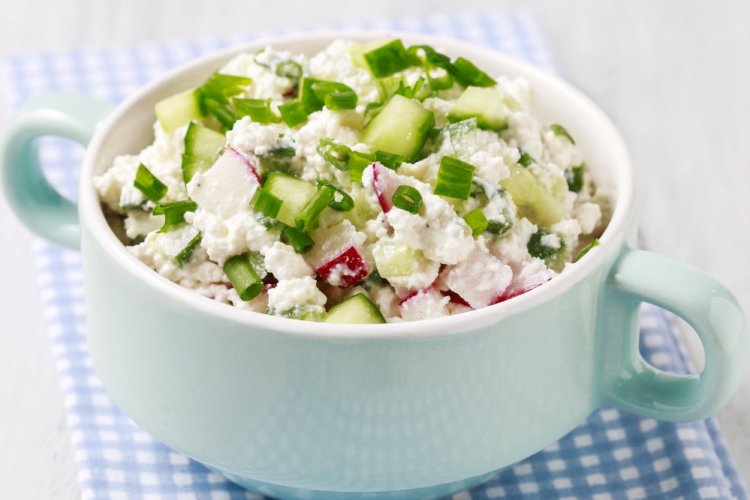 Ensalada de requesón y rábano