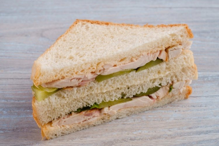 Sándwiches con queso crema y pollo