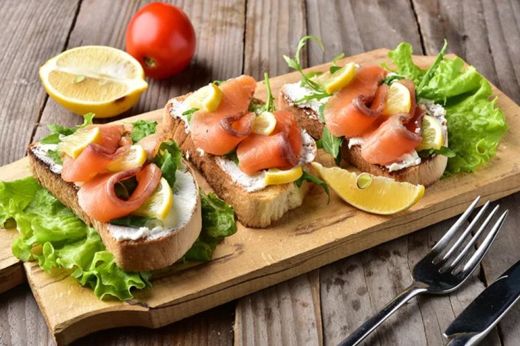 Sándwiches con queso crema y salmón