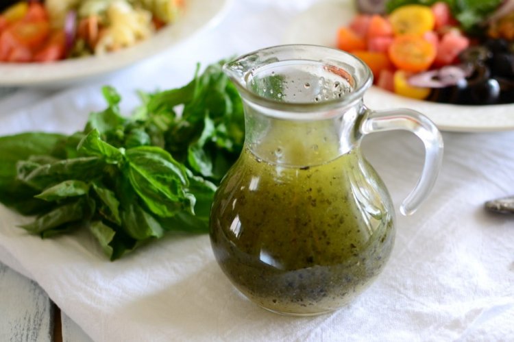Aderezo con vinagre de vino y hierbas