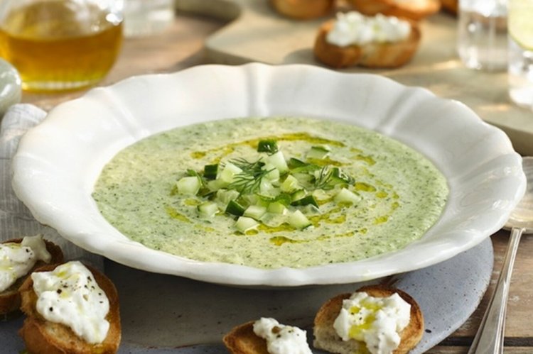 Kalte Gurkensuppe mit Kokosmilch