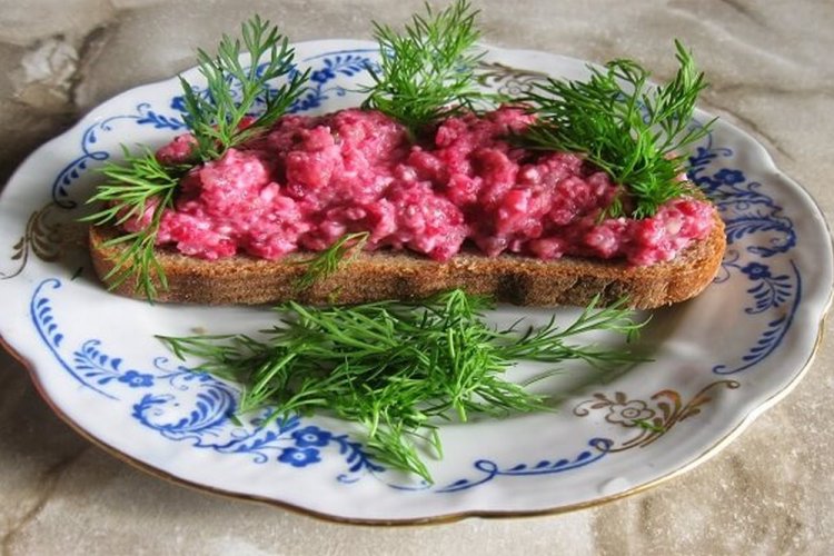 Hering-Forschmack mit Roter Bete