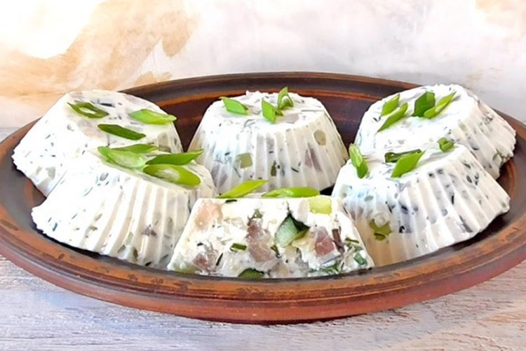 Sülze mit Hering und Sauerrahm