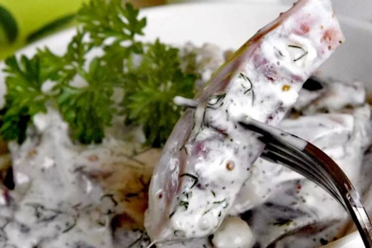 Hering in Kaviarsoße