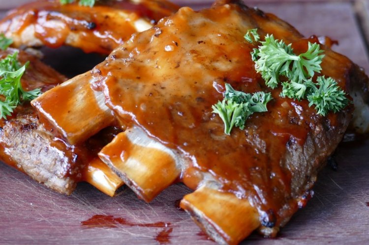 Costillas de cerdo con membrillo en salsa de soja