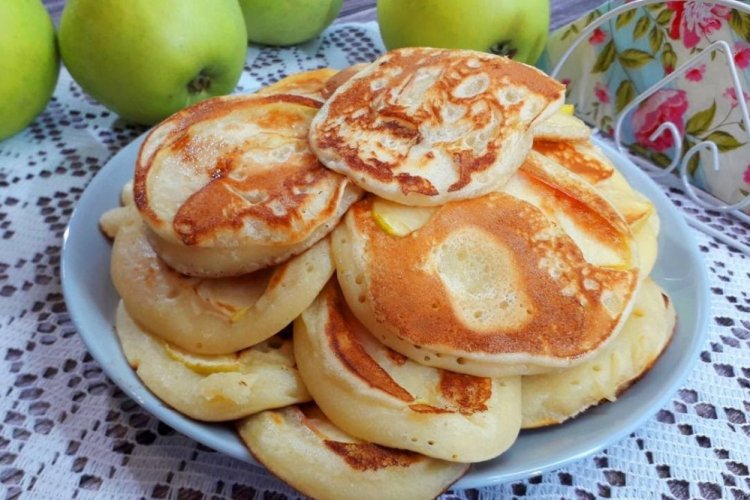 Kefir Pancakes with Apples