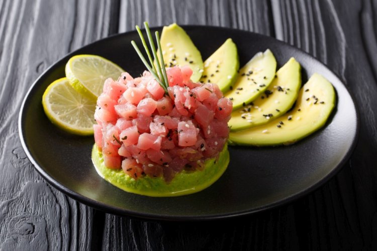 Tartar de atún fresco y aguacate