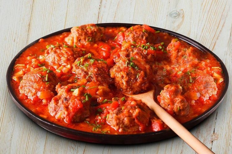 Frikadellen in Tomaten aus eigenem Saft