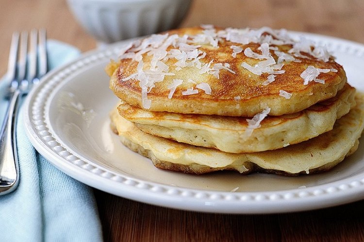 Tortitas con leche y coco rallado