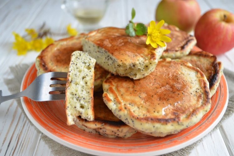 Tortitas con leche y semillas de amapola