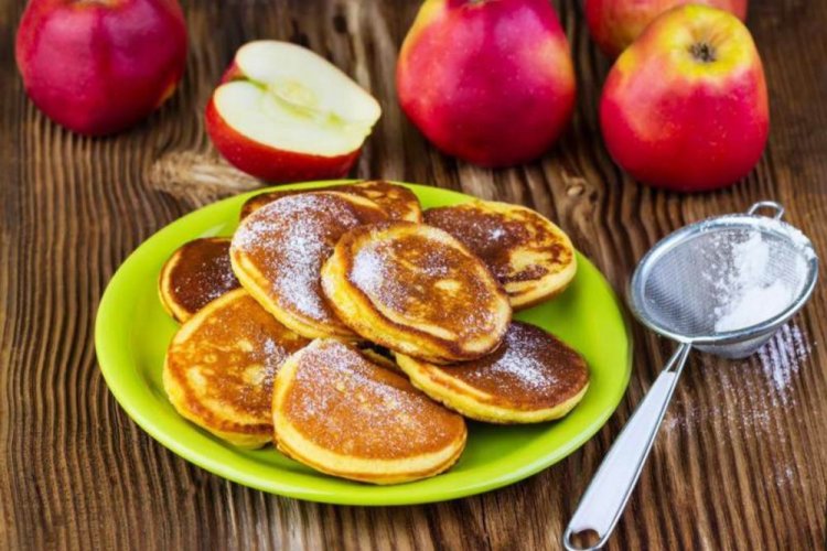 Tortitas con leche y manzanas