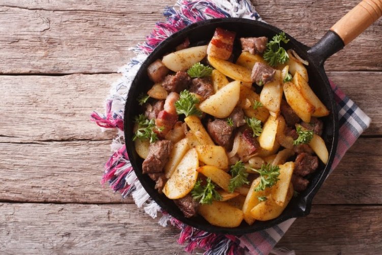 Patatas rústicas con cerdo