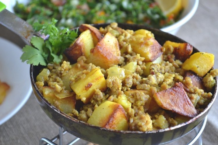 Patatas rústicas con carne picada