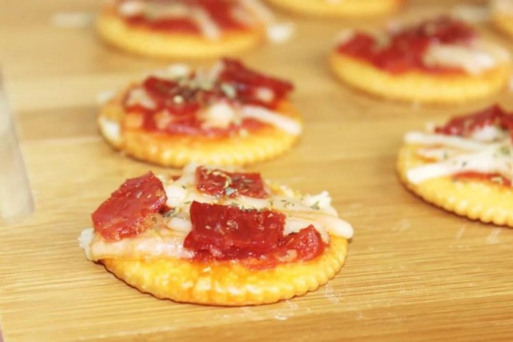 Mini Pizza on Crackers