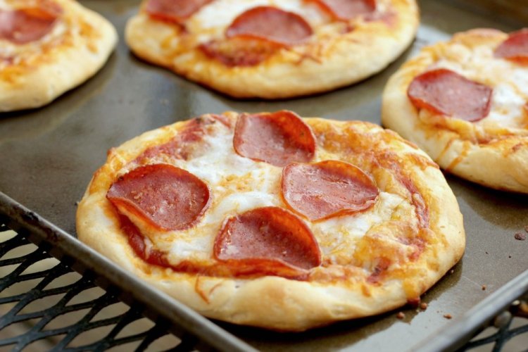 Mini Pizza in a Multicooker