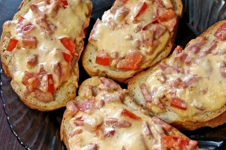 Mini Pizza on Baguette Slices