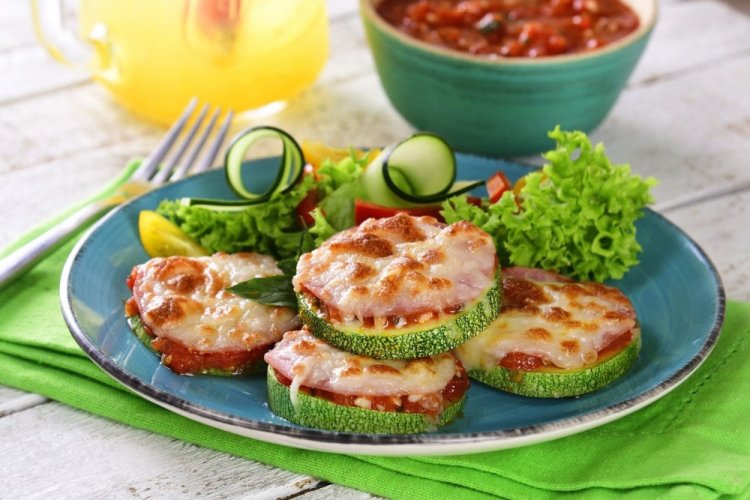 Mini Pizza from Zucchini