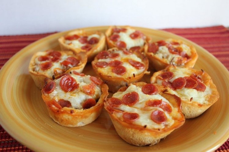 Quick Mini Pizza with Yeast and Water