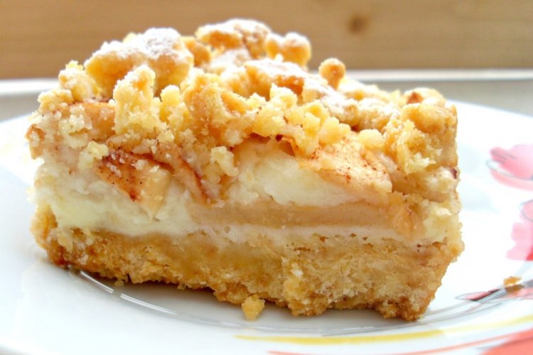 Apfel Crumble mit Sauerrahm und Quark