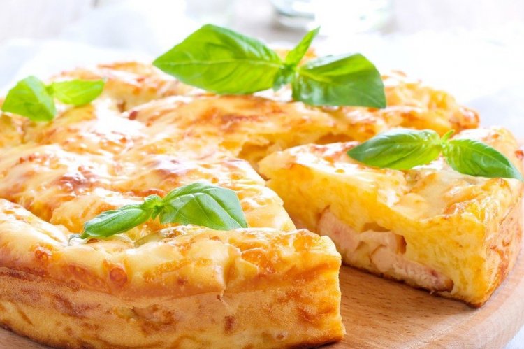 Schneller Kuchen mit Würstchen und Mayonnaise
