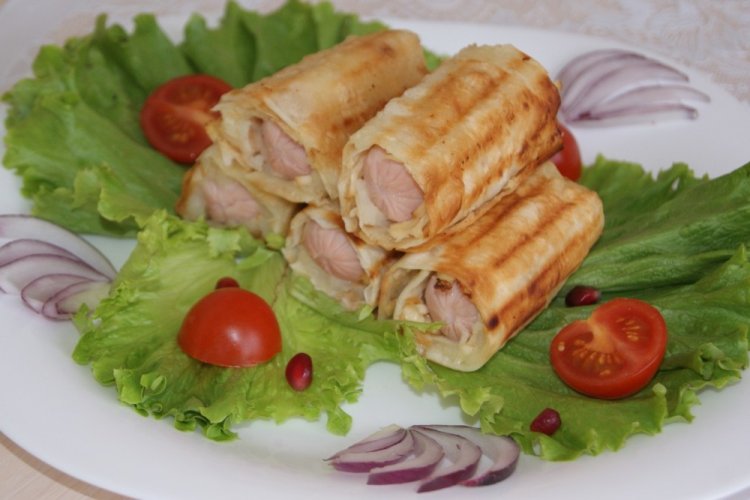 Würstchen im Lavash