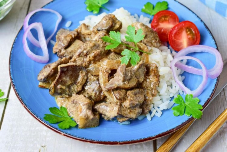 Hähnchenleber mit Pilzen in Mayonnaise
