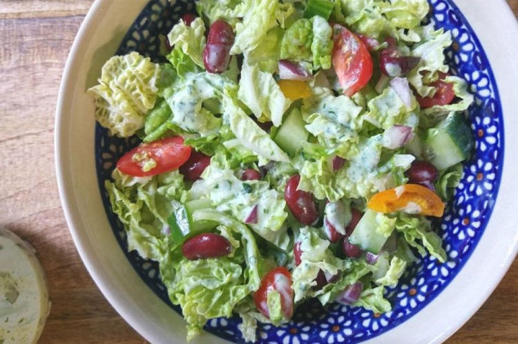 Ensalada de col china con frijoles