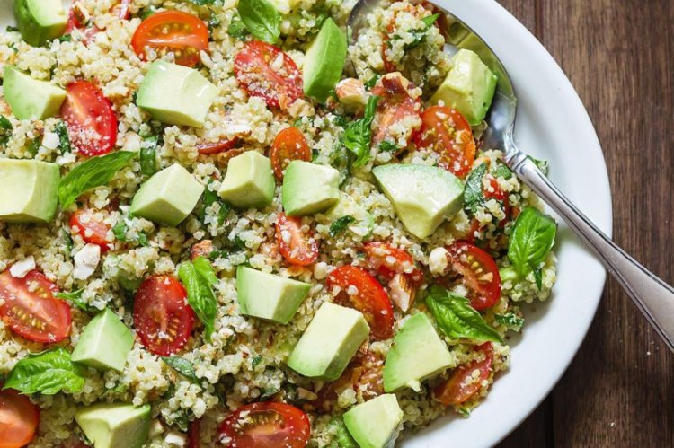 Ensalada de col china con quinoa