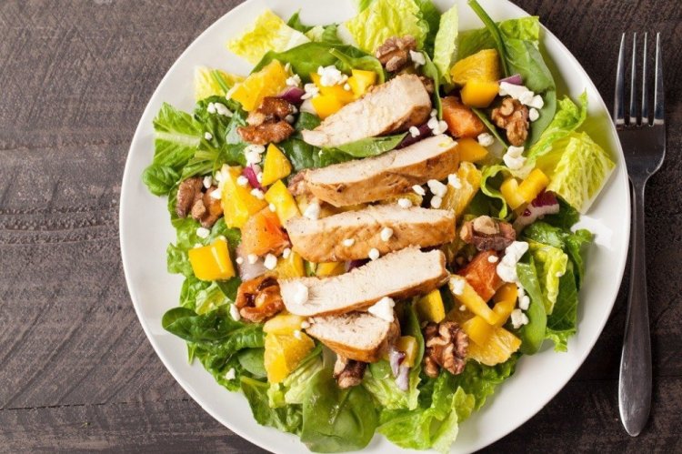 Ensalada saludable de col china y calabaza