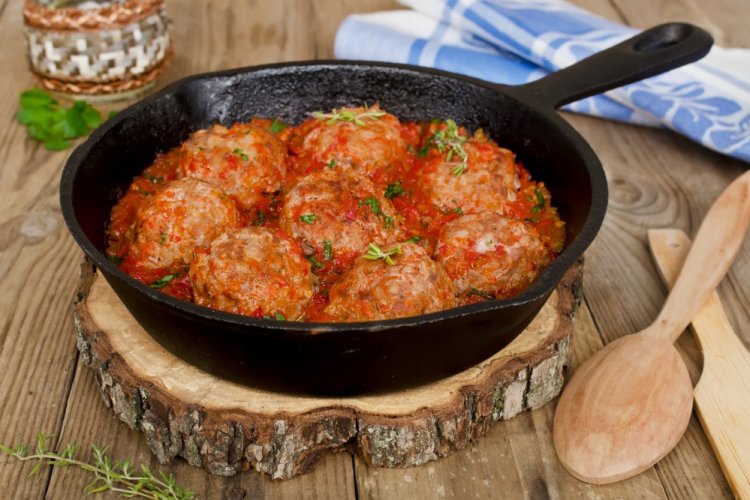 Frikadellen mit Tomatensoße